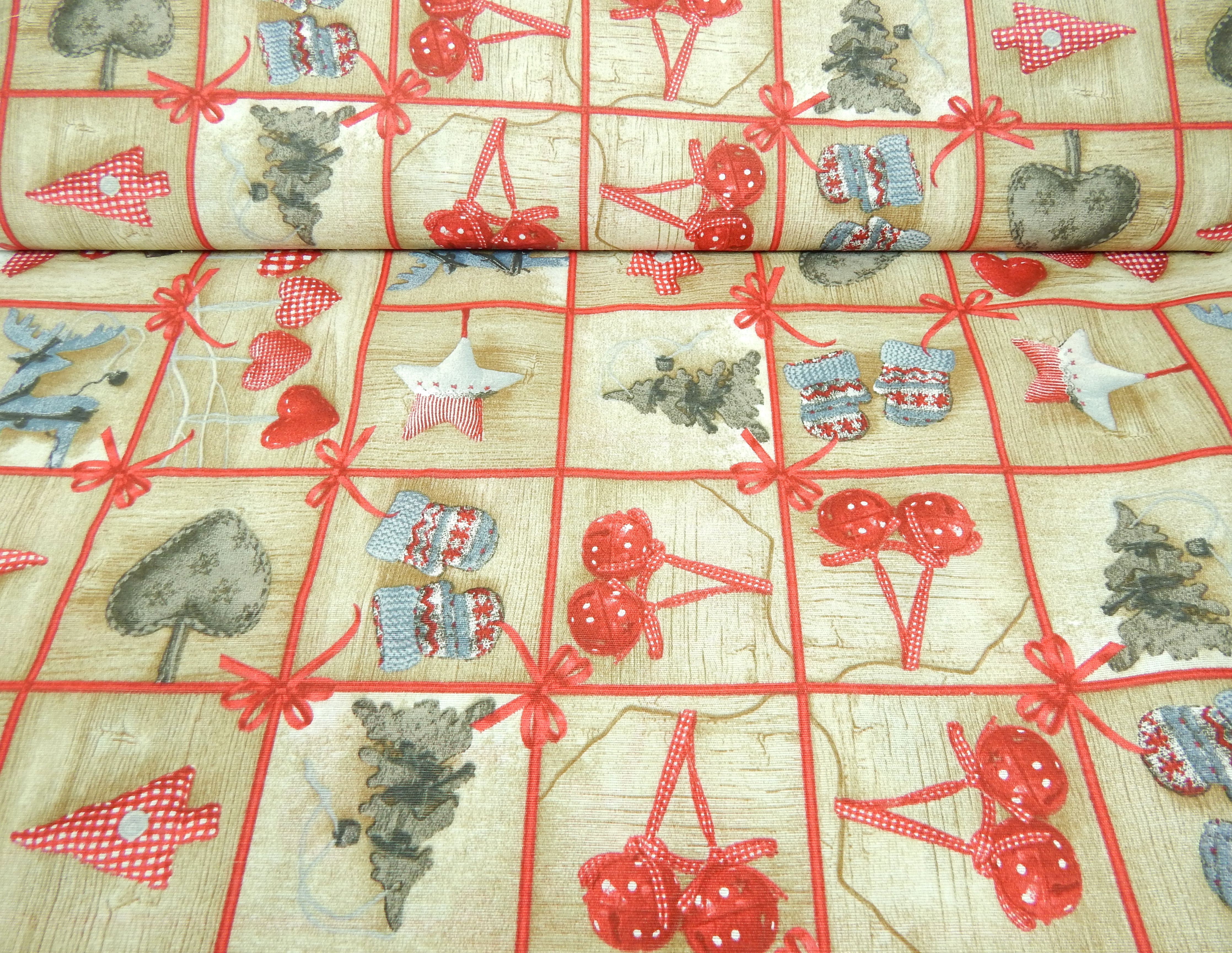Zbytková metráž plátno červený vánoční patchwork - 82 cm